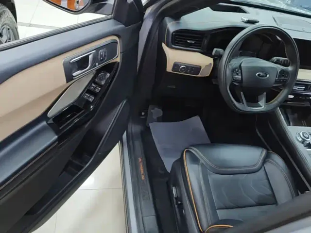 Ford Explorer — Фото автомобиля 15