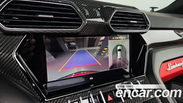 Lamborghini Urus — Фото автомобиля 14