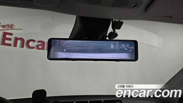 Tesla Model Y — Фото автомобиля 23