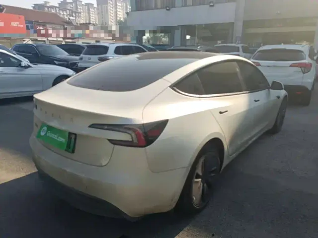 Tesla Model 3 — Фото автомобиля 6