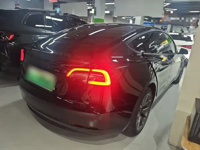 Tesla Model 3 — Фото автомобиля 6