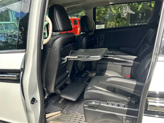 Honda Elysion — Фото автомобиля 16