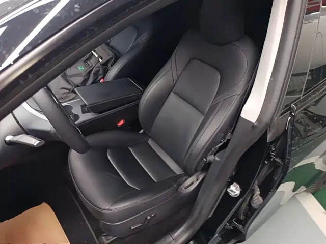 Tesla Model Y — Фото автомобиля 14