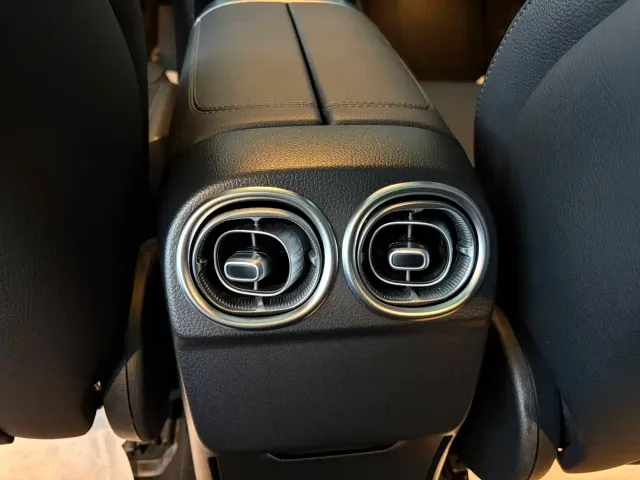 Mercedes-Benz C-Class — Фото автомобиля 11