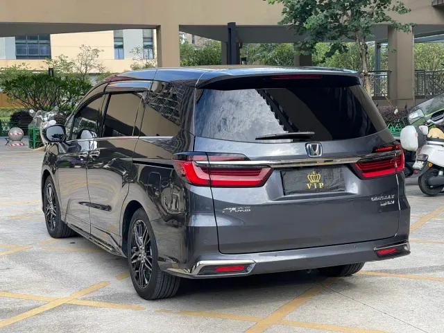 Honda Odyssey — Фото автомобиля 4