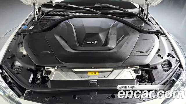 BMW i4 — Фото автомобиля 9