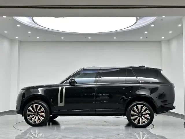 Land Rover Range Rover 2025 3.0 L6 400PS Flourishing Era Extended Wheelbase — Фото автомобиля 5