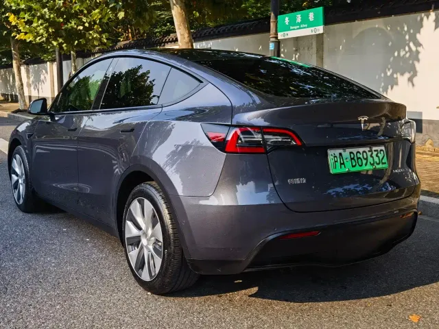 Tesla Model Y — Фото автомобиля 3