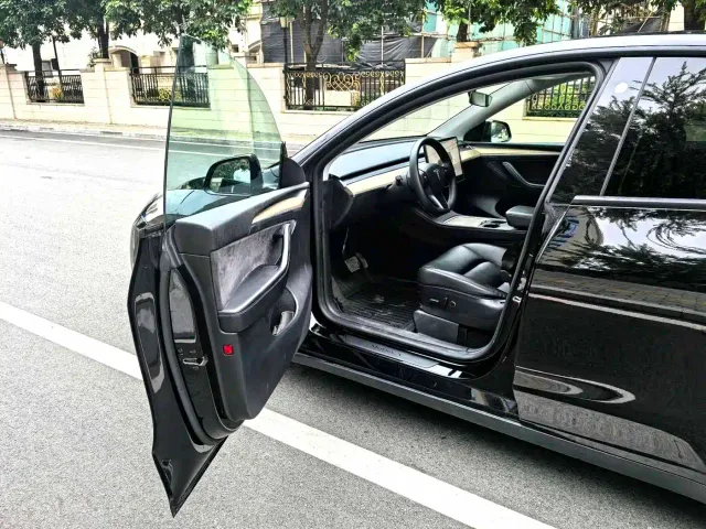 Tesla Model Y — Фото автомобиля 11