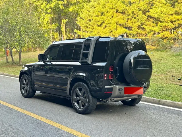 Land Rover Defender — Фото автомобиля 15