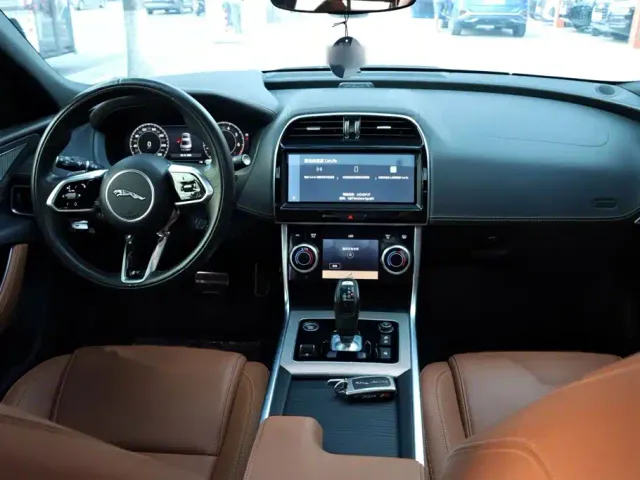 Jaguar XEL — Фото автомобиля 7