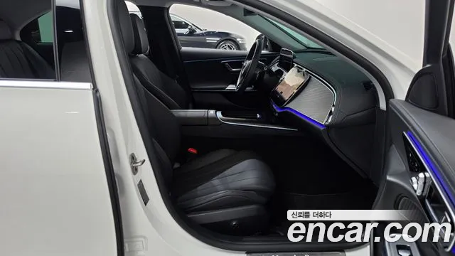 Mercedes-Benz E-Class — Фото автомобиля 23
