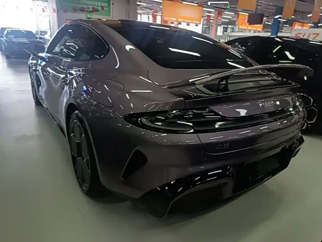 Xiaomi SU7 — Фото автомобиля 4