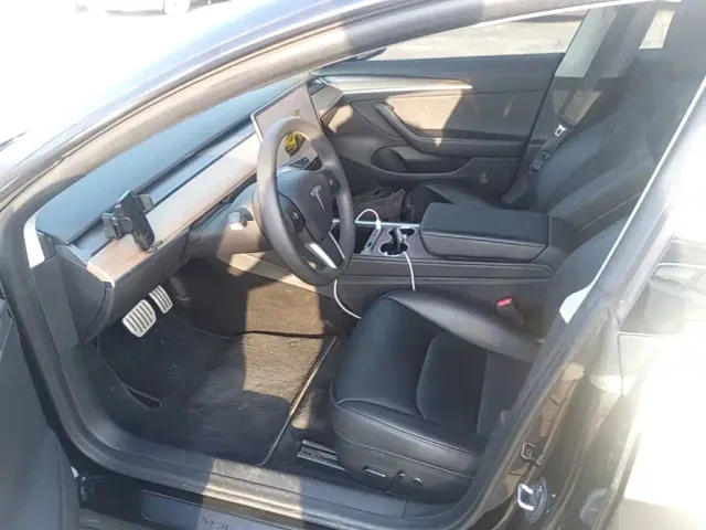 Tesla Model 3 — Фото автомобиля 14