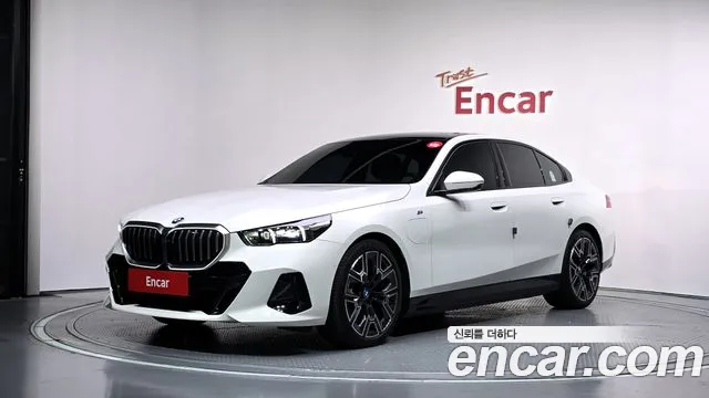 Фотография автомобиля — BMW 5 Series