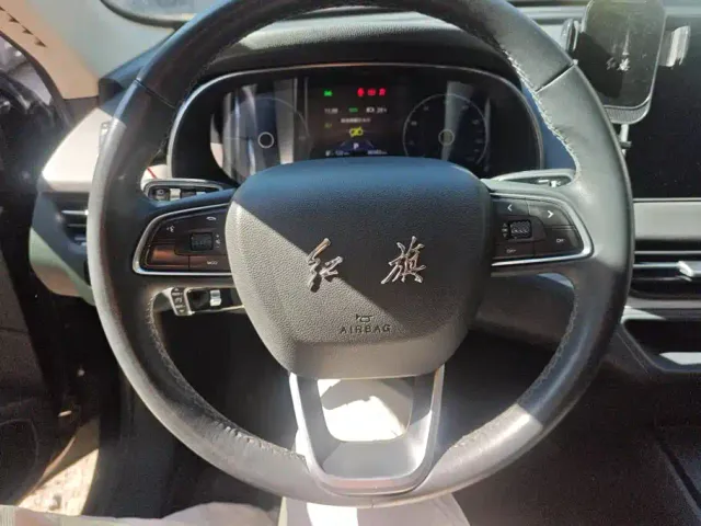 Hongqi E-QM5 — Фото автомобиля 15