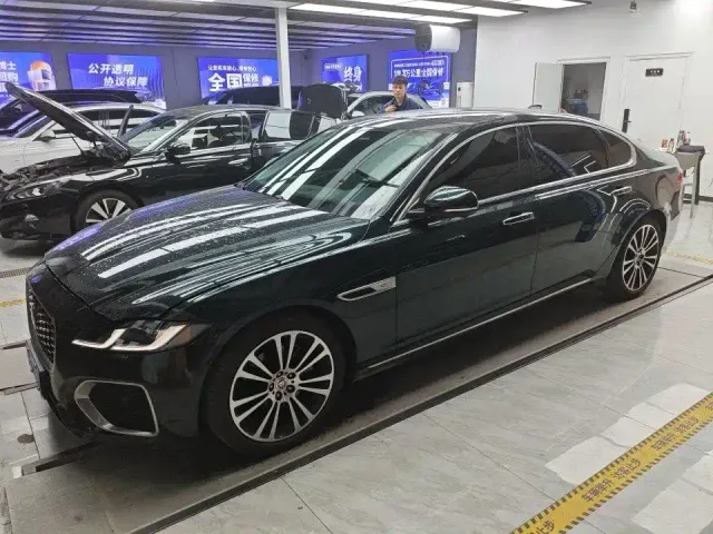 Фотография автомобиля — Jaguar XFL