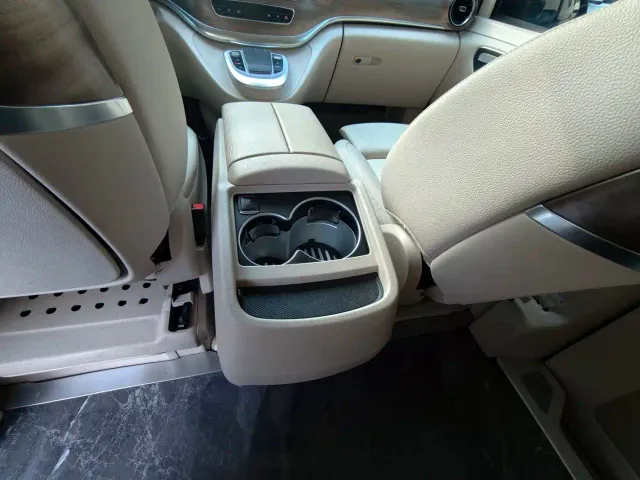 Mercedes-Benz V-Class — Фото автомобиля 21