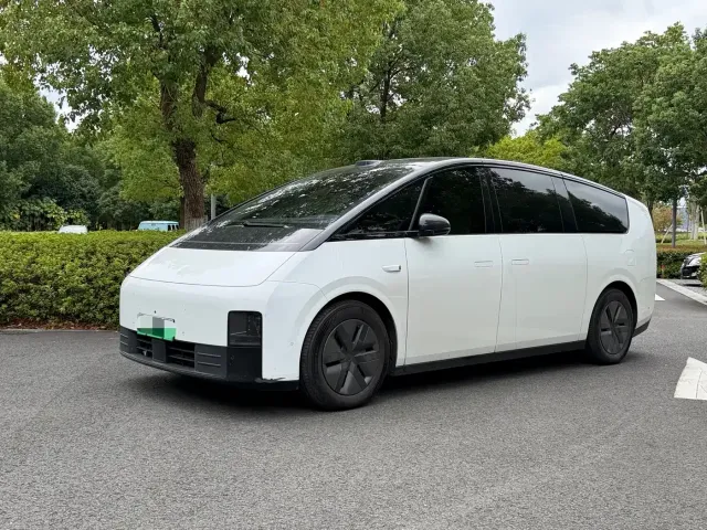 Фотография автомобиля — Li Auto MEGA