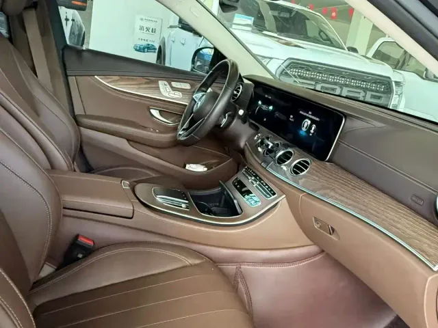 Mercedes-Benz E-Class — Фото автомобиля 9