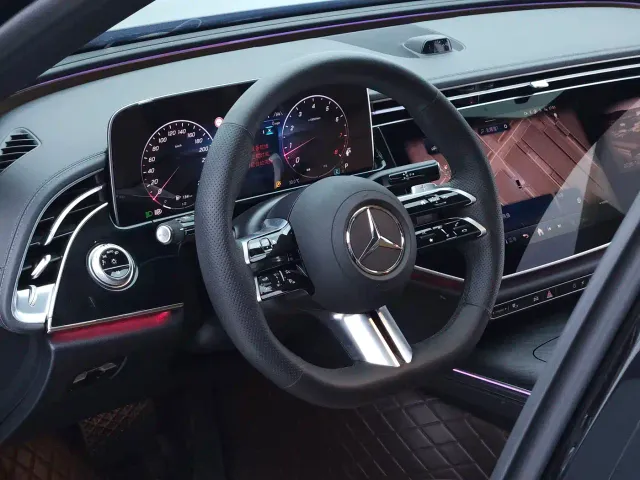 Mercedes-Benz E-Class — Фото автомобиля 14