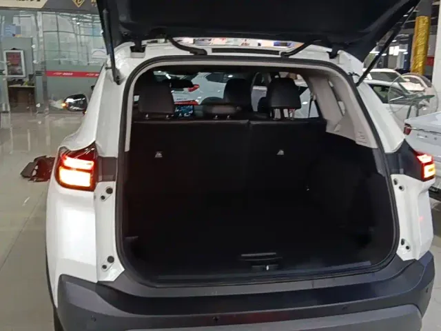 Nissan X-Trail — Фото автомобиля 18