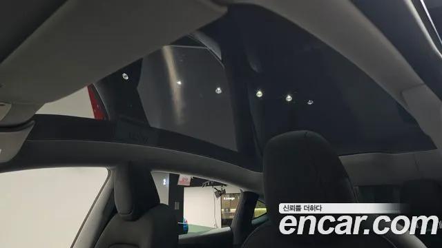 Tesla Model Y — Фото автомобиля 18