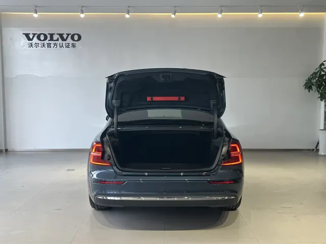 Volvo S60 — Фото автомобиля 6
