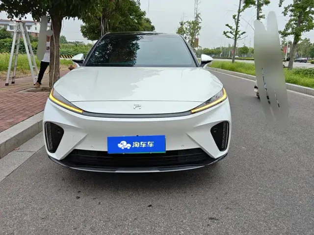 Roewe Feifan R7 — Фото автомобиля 2