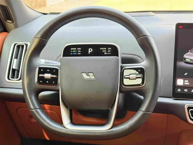 Li Auto L9 — Фото автомобиля 5