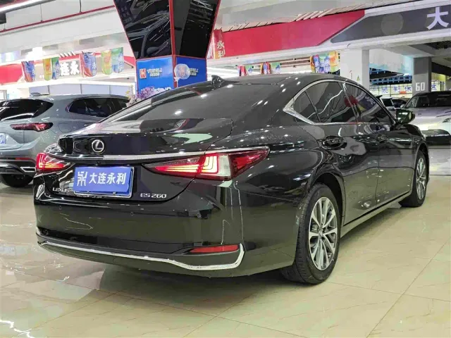 Lexus ES — Фото автомобиля 14