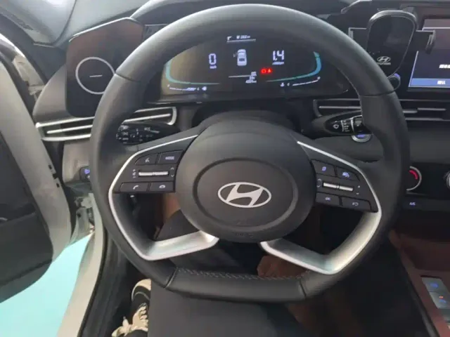 Hyundai Elantra — Фото автомобиля 10