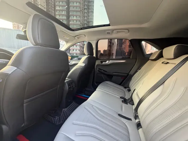 Ford Escape — Фото автомобиля 8