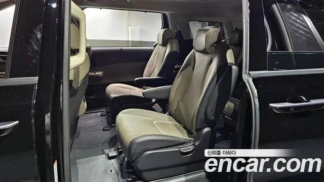 Kia Canival — Фото автомобиля 15