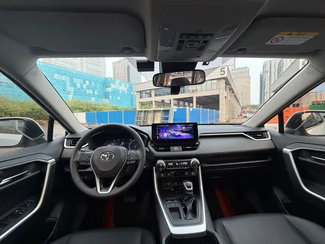 Toyota RAV4 — Фото автомобиля 6
