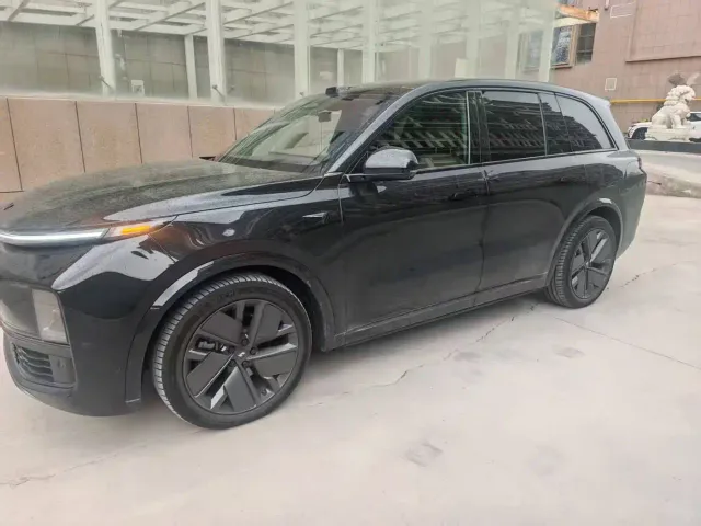 Li Auto L8 — Фото автомобиля 2