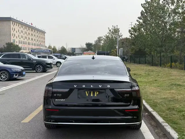 Volvo S90 — Фото автомобиля 8