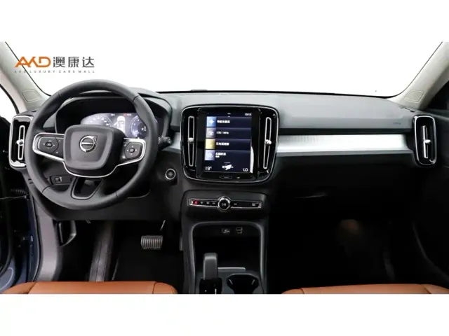 Volvo XC40 — Фото автомобиля 5