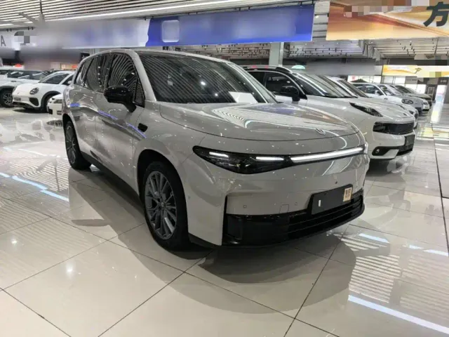 Leapmotor C10 — Фото автомобиля 3