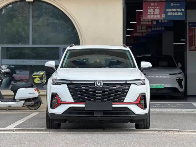 Changan CS35 Plus — Фото автомобиля 2