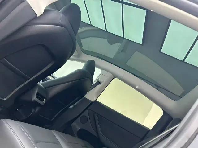 Tesla Model Y — Фото автомобиля 9