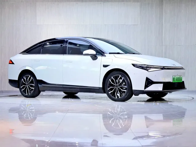 Xpeng P5 — Фото автомобиля 3