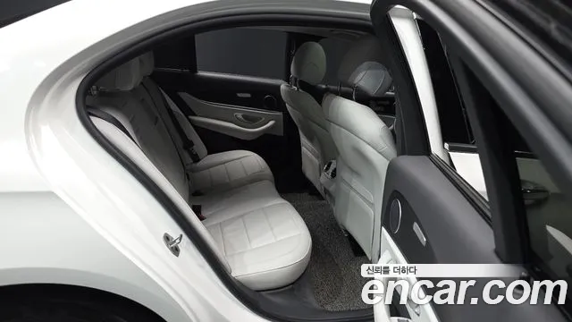Mercedes-Benz E-Class — Фото автомобиля 10