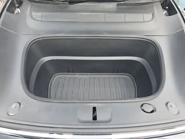 Tesla Model Y — Фото автомобиля 19