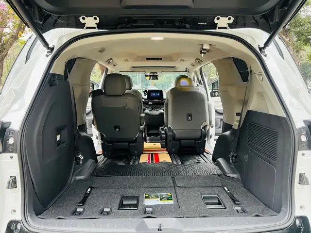Toyota Sienna — Фото автомобиля 20