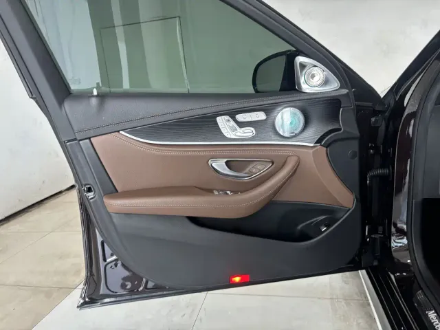 Mercedes-Benz E-Class — Фото автомобиля 10