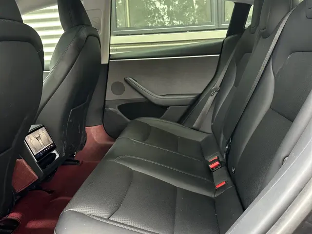 Tesla Model 3 — Фото автомобиля 8