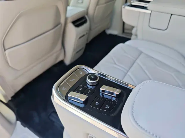 Volvo EM90 — Фото автомобиля 18