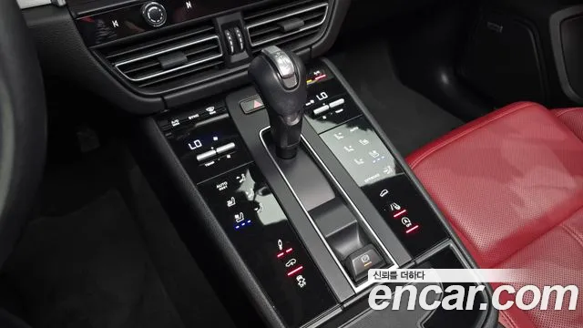 Porsche Macan — Фото автомобиля 12