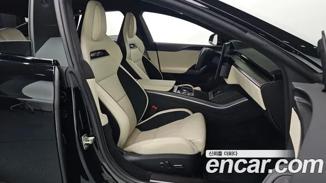 Tesla Model S — Фото автомобиля 10